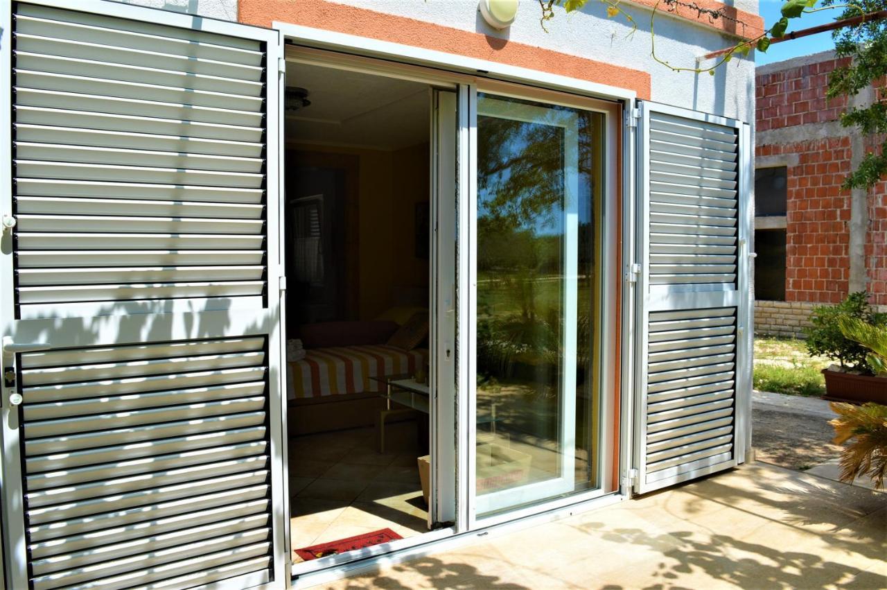 Studio Apartments Luka Biograd - Бенковаць Екстер'єр фото