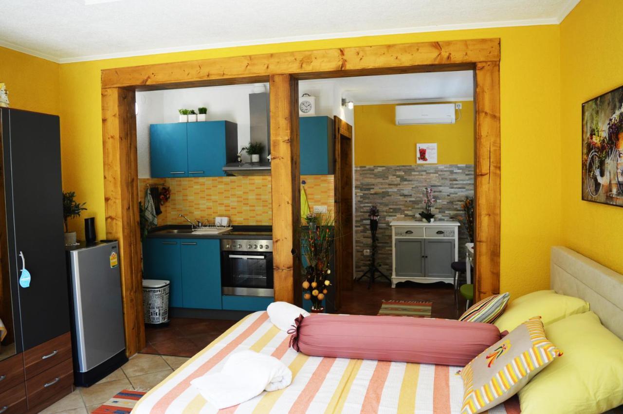 Studio Apartments Luka Biograd - Бенковаць Екстер'єр фото