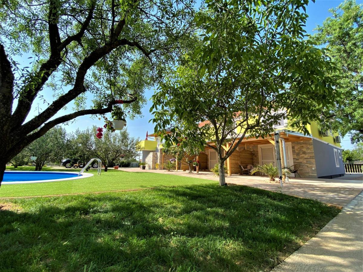 Studio Apartments Luka Biograd - Бенковаць Екстер'єр фото