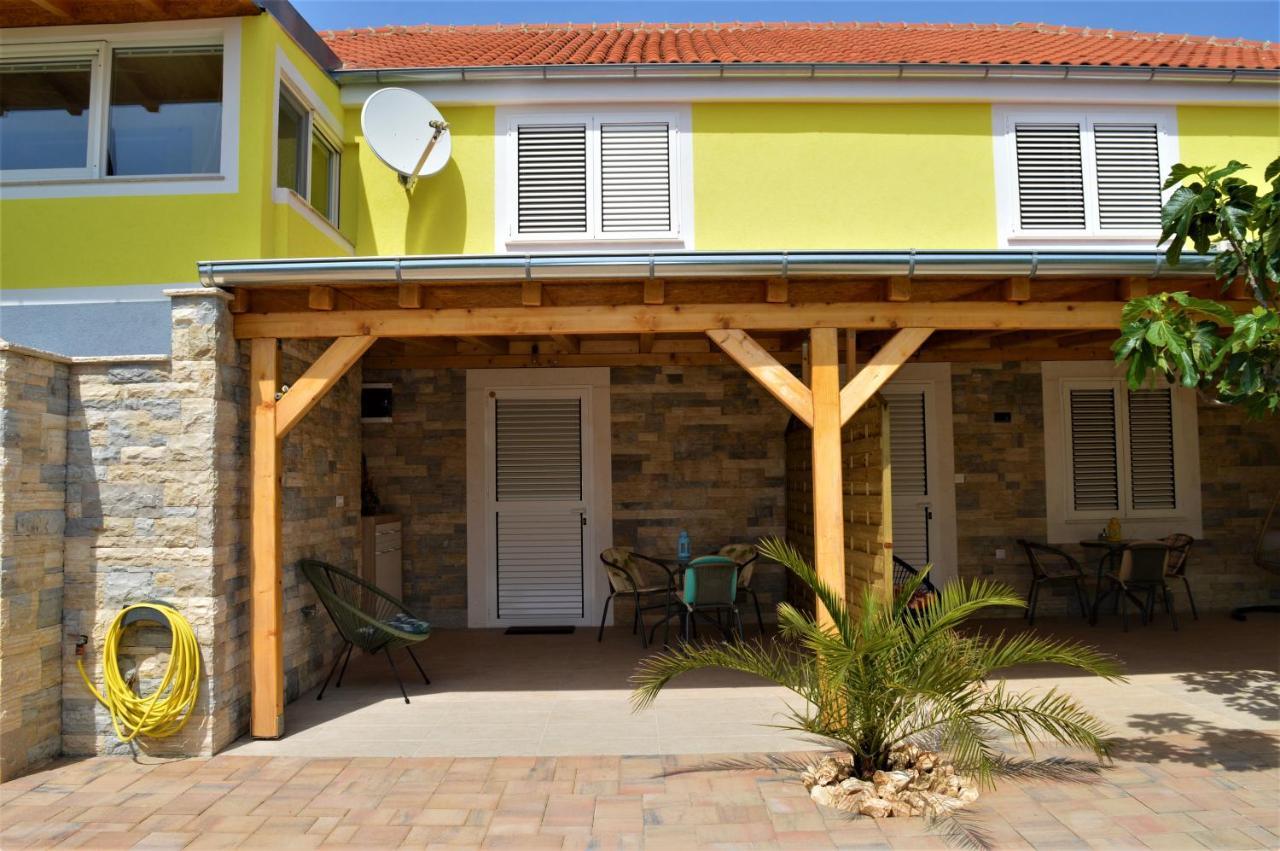 Studio Apartments Luka Biograd - Бенковаць Екстер'єр фото