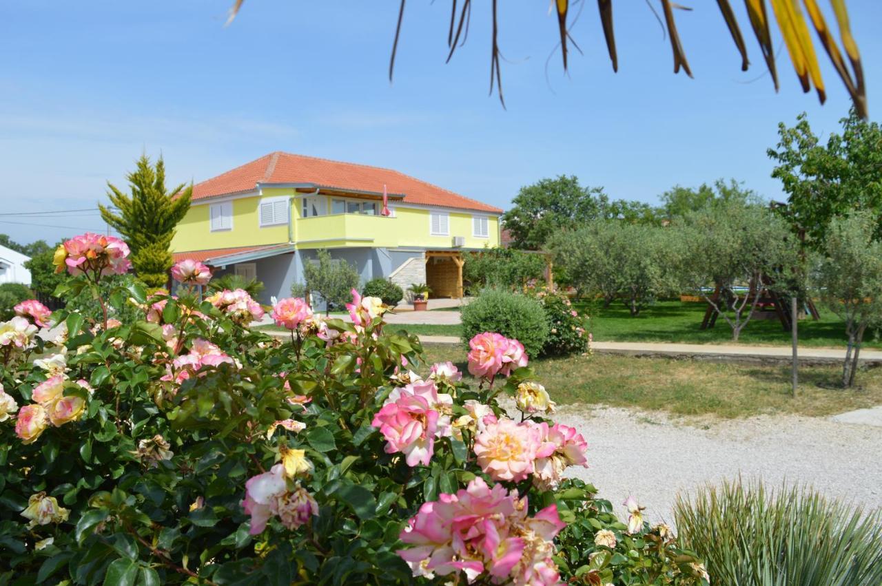 Studio Apartments Luka Biograd - Бенковаць Екстер'єр фото