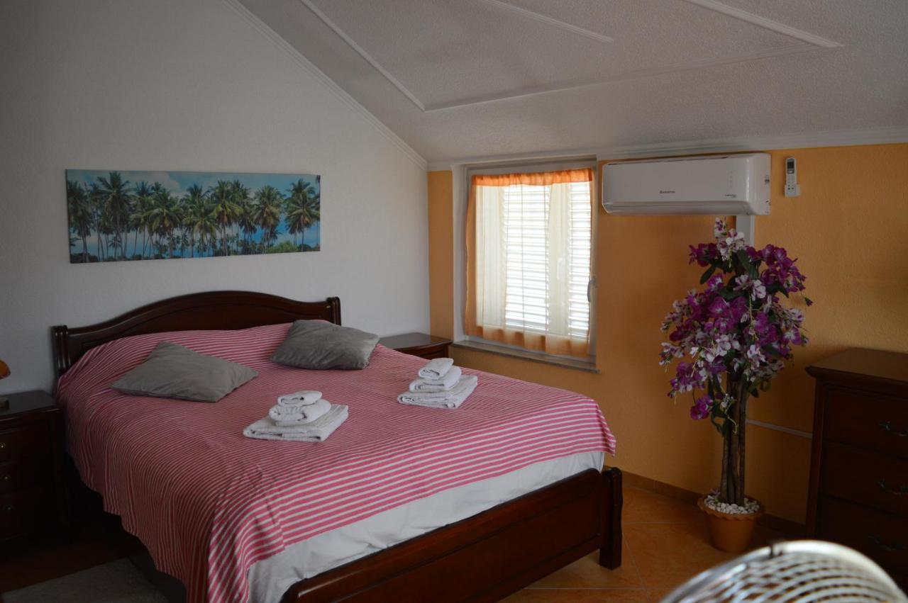 Studio Apartments Luka Biograd - Бенковаць Екстер'єр фото