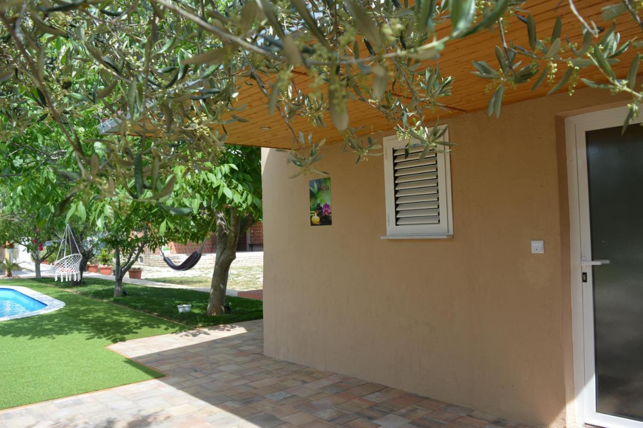 Studio Apartments Luka Biograd - Бенковаць Екстер'єр фото