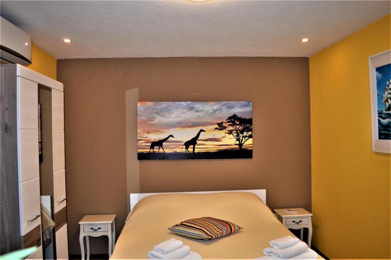 Studio Apartments Luka Biograd - Бенковаць Екстер'єр фото