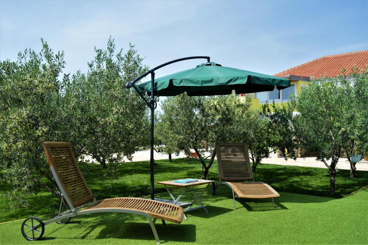 Studio Apartments Luka Biograd - Бенковаць Екстер'єр фото