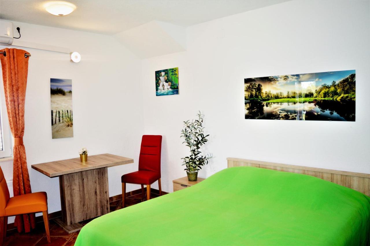 Studio Apartments Luka Biograd - Бенковаць Екстер'єр фото