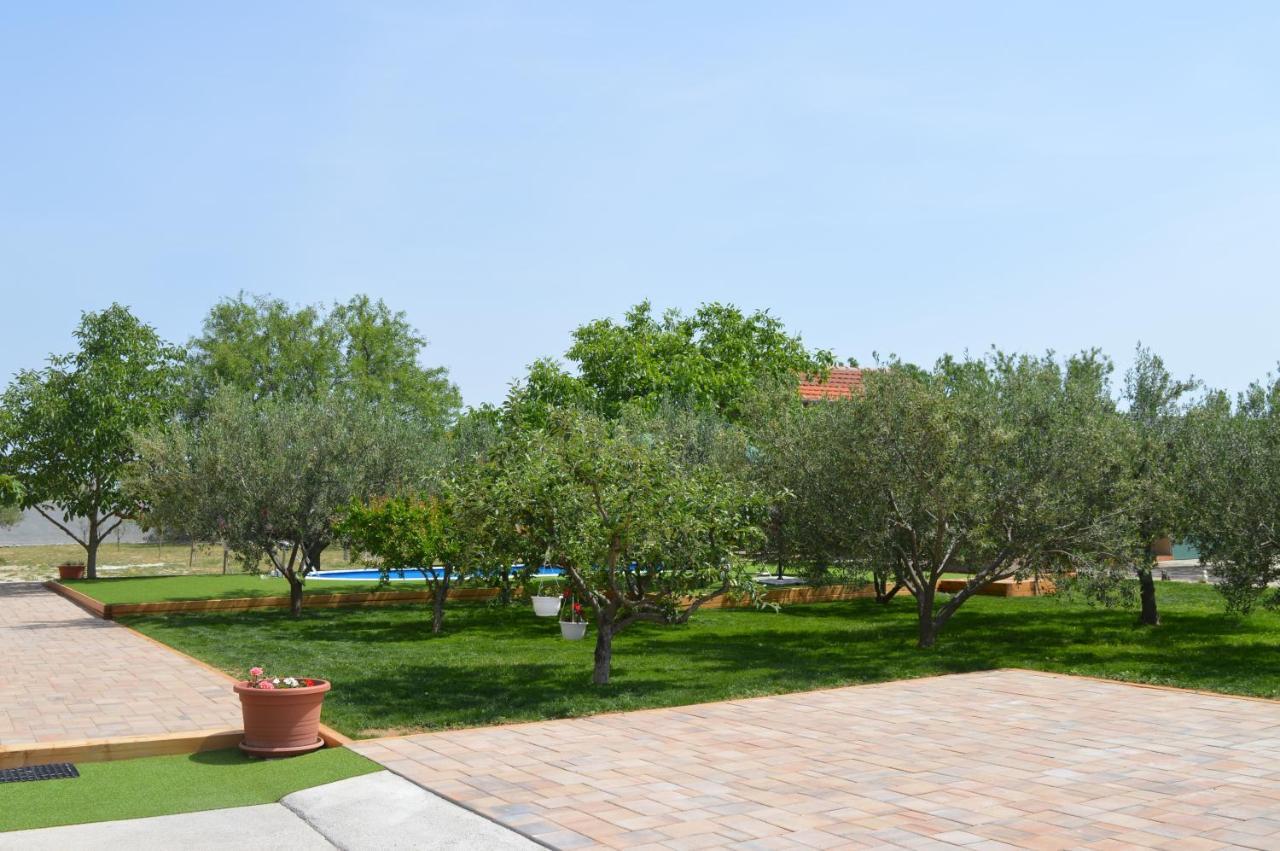 Studio Apartments Luka Biograd - Бенковаць Екстер'єр фото
